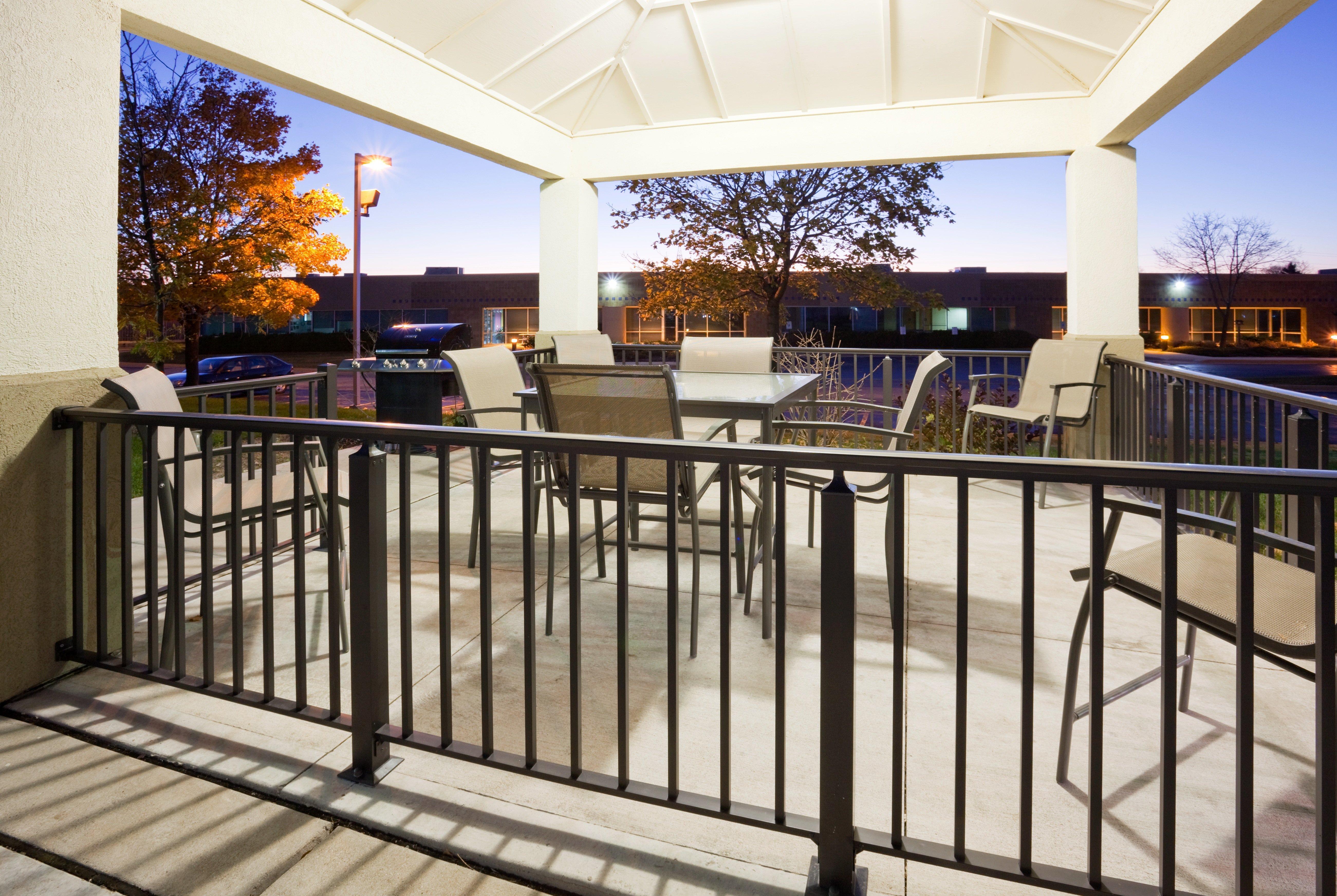 Candlewood Suites Milwaukee Brown Deer, An Ihg Hotel Dış mekan fotoğraf