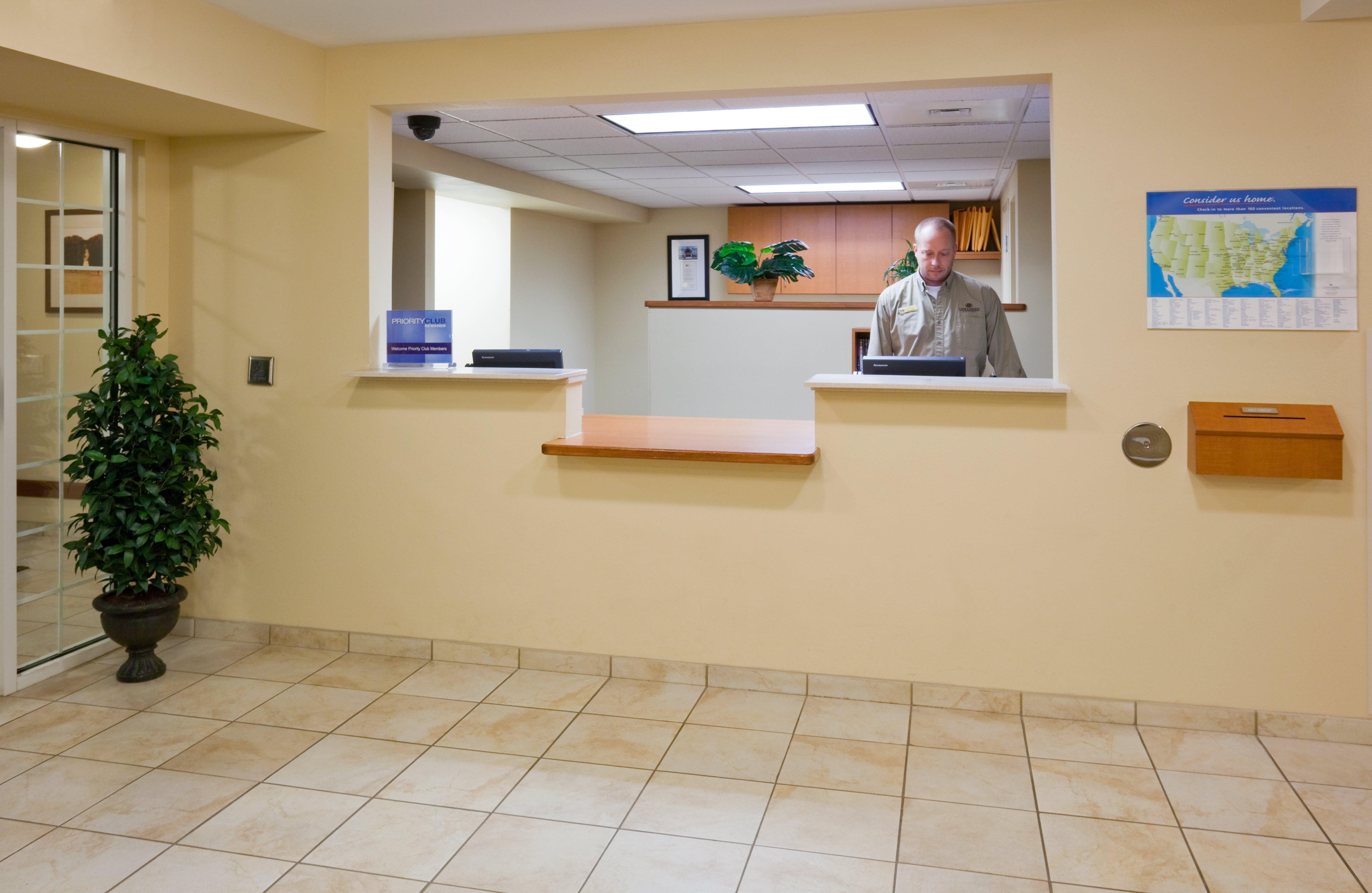 Candlewood Suites Milwaukee Brown Deer, An Ihg Hotel İç mekan fotoğraf